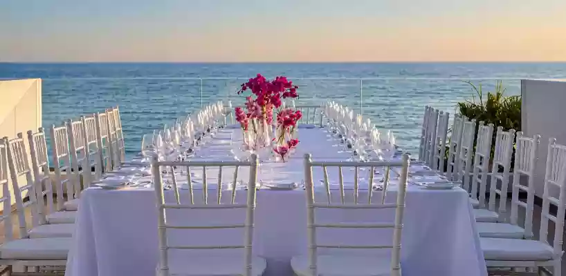 Almyra Infinity pool