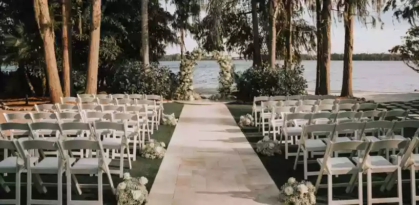 Paradise-Cove---ceremony-under-tree-391