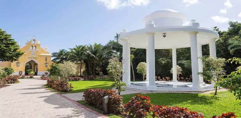 Grand Palladium Colonial