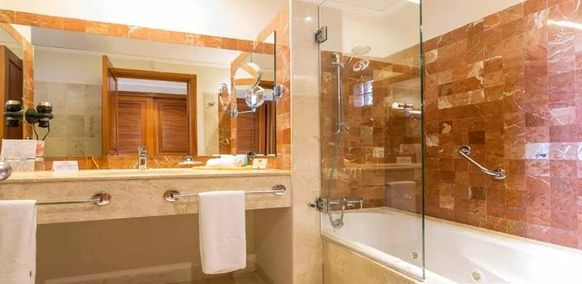 Grand Palladium Colonial
