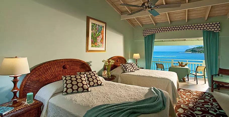 grand pineapple room