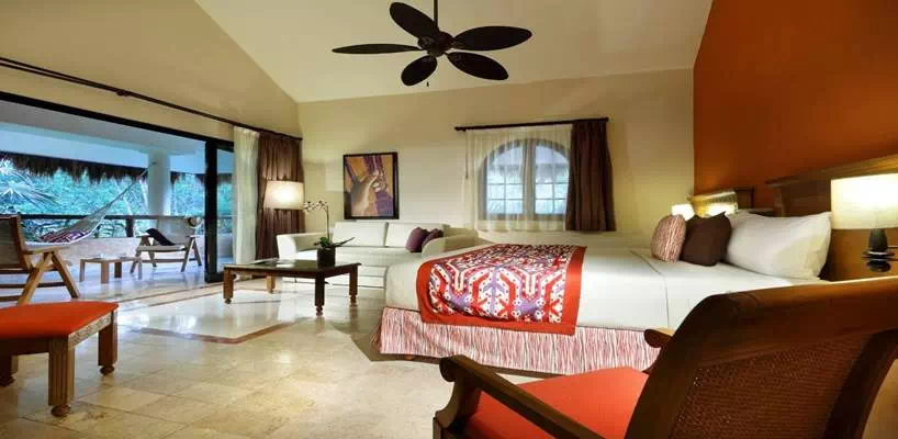Grand Palladium Colonial